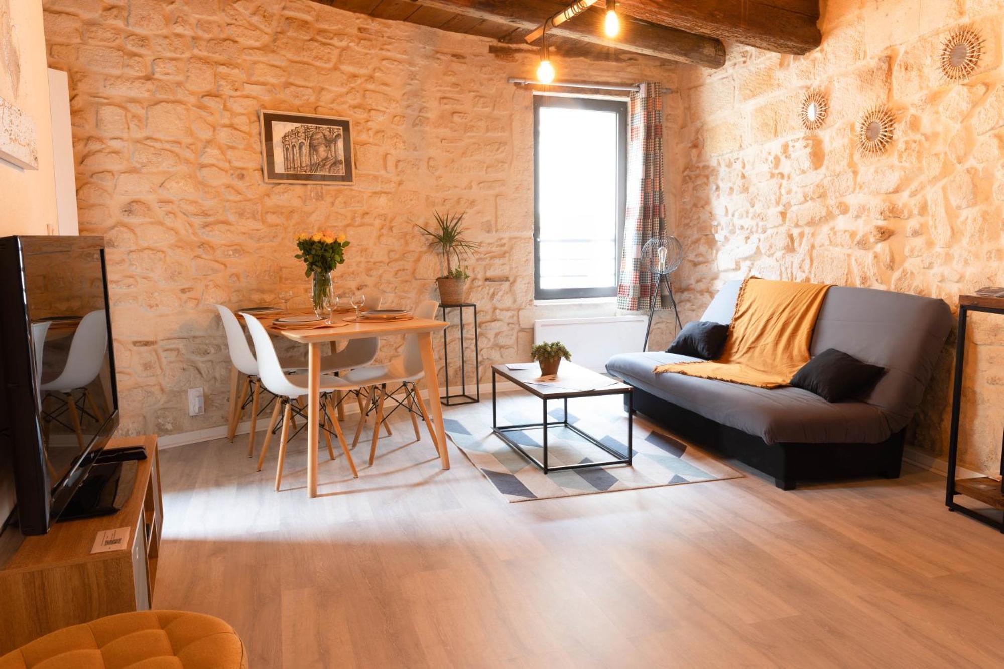 Immeuble 3 Apparts Centre Historique St Gilles Maisoncarreeconciergerie Saint-Gilles  Exterior foto